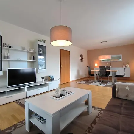 Kiara - Mit Terrasse, 2 Schlafzimmern Und Einem Grossem Wohnzimmer 아파트 *